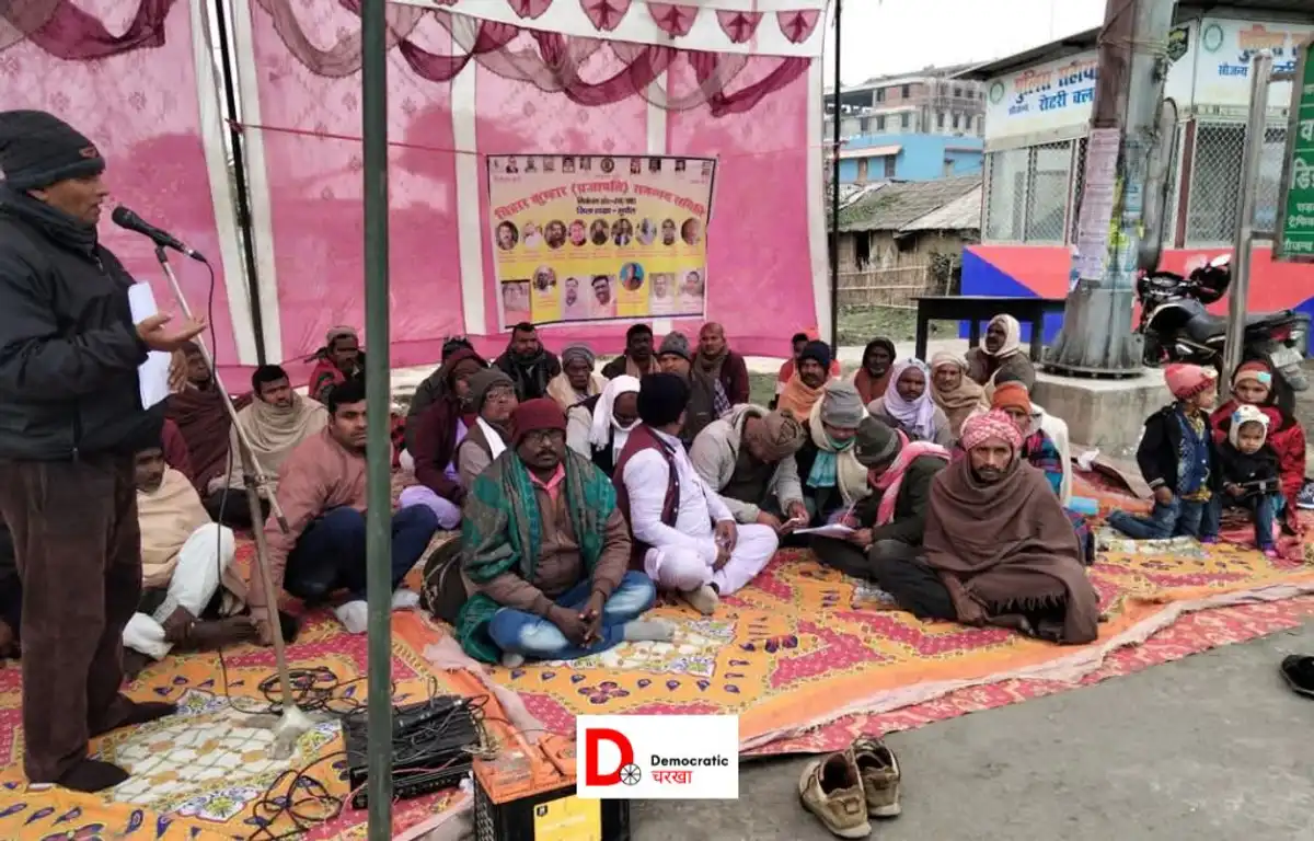 प्रदर्शन के दौरान कुम्हार समाज के लोग 