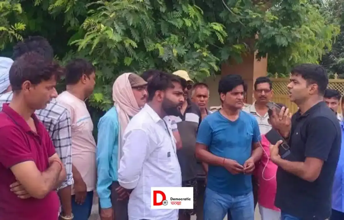 ट्रांसफार्मर जलने से आक्रोशित लोग 