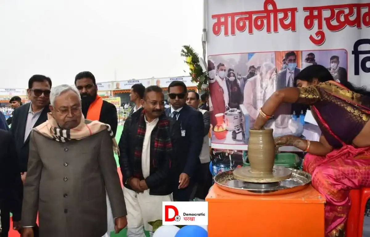 कुम्हार समाज के साथ मुख्यमंत्री नीतीश कुमार 