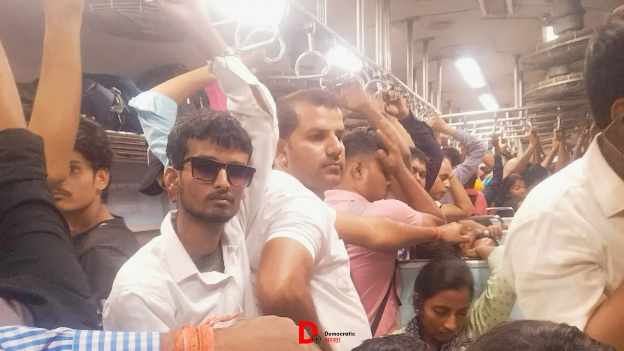 यात्रियों से भरी ट्रेन 