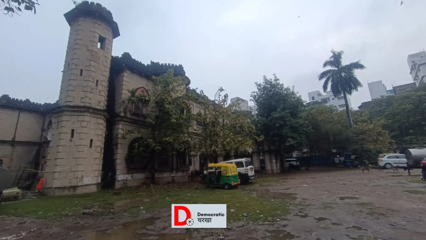 जर्जर हालत में रिजवान कैसल