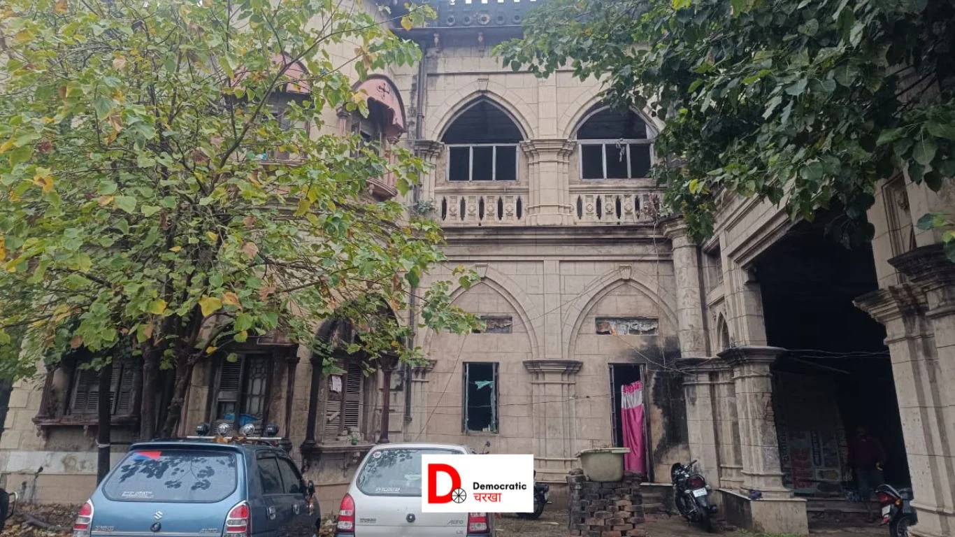 खंडहर हुआ तूतू इमाम पैलेस