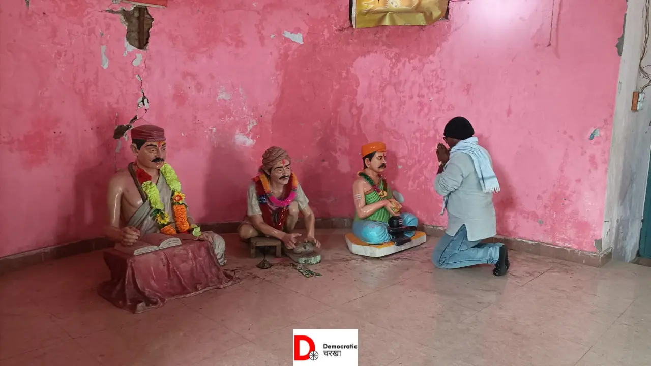 बिस्फी गांव में स्मारक स्थल