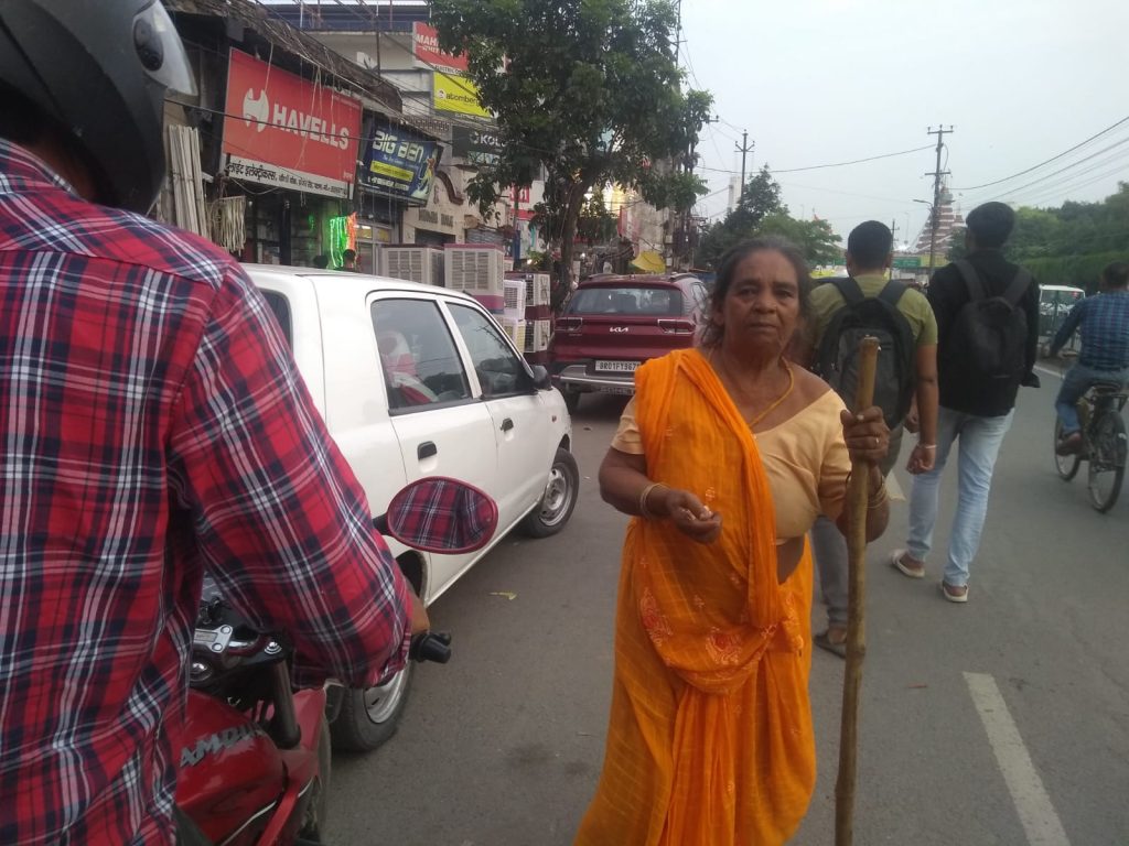 बेसहारा बुज़ुर्ग