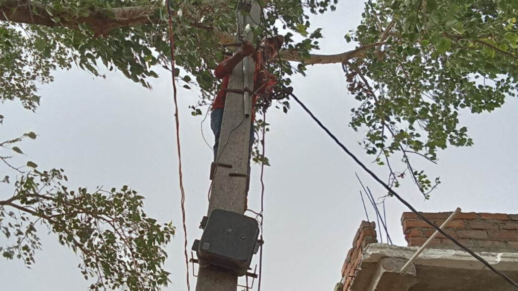 बिजली मज़दूर