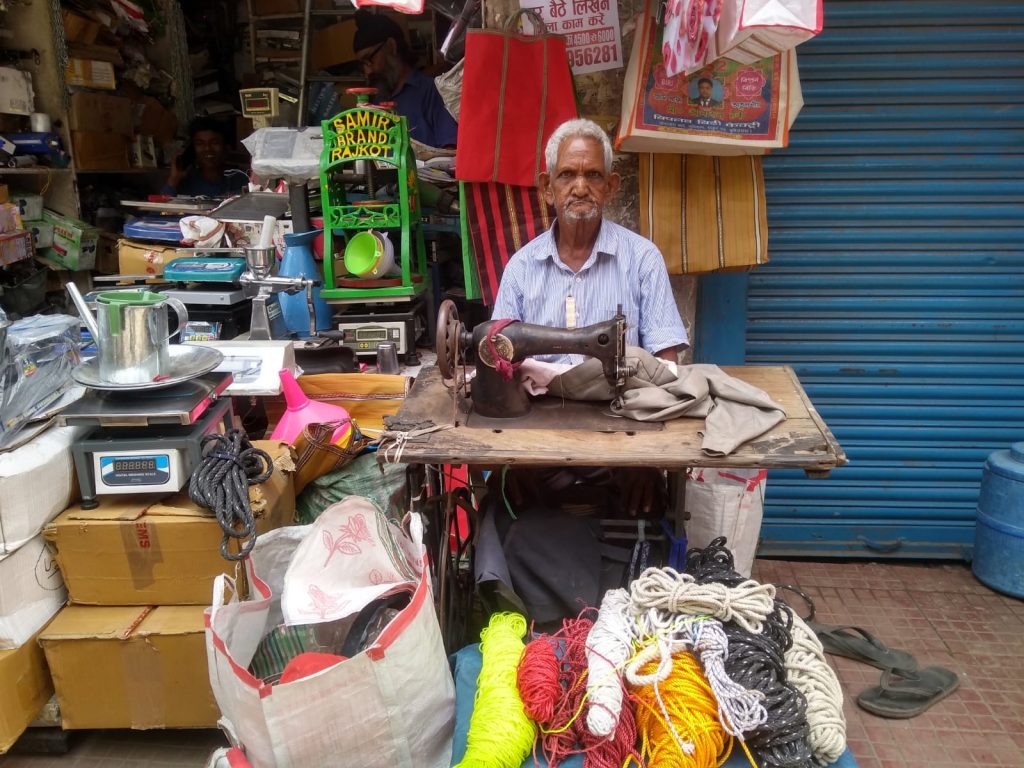 बेसहारा बुज़ुर्ग