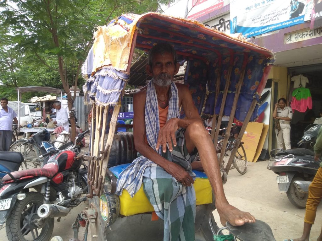 बेसहारा बुज़ुर्ग